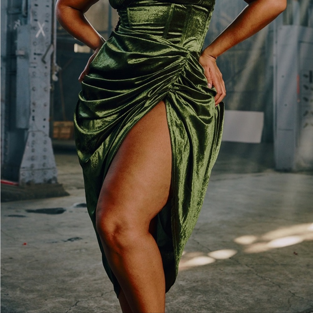 PLT Plus Ruched Skirt - Picture 2 of 5